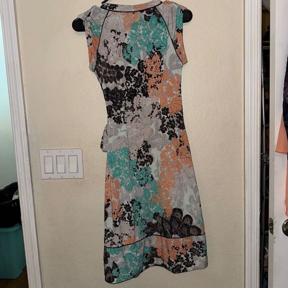 NEW! BCBGMAXAZRIA Floral Wrap Dres- NWOT- NEVER WORN - Picture 12 of 12